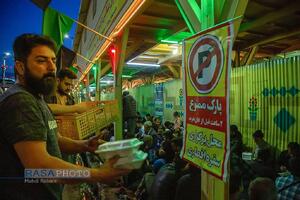 سفره داری برای خدا - اطعام افطاری ماه مبارک رمضان در کنار خیابان